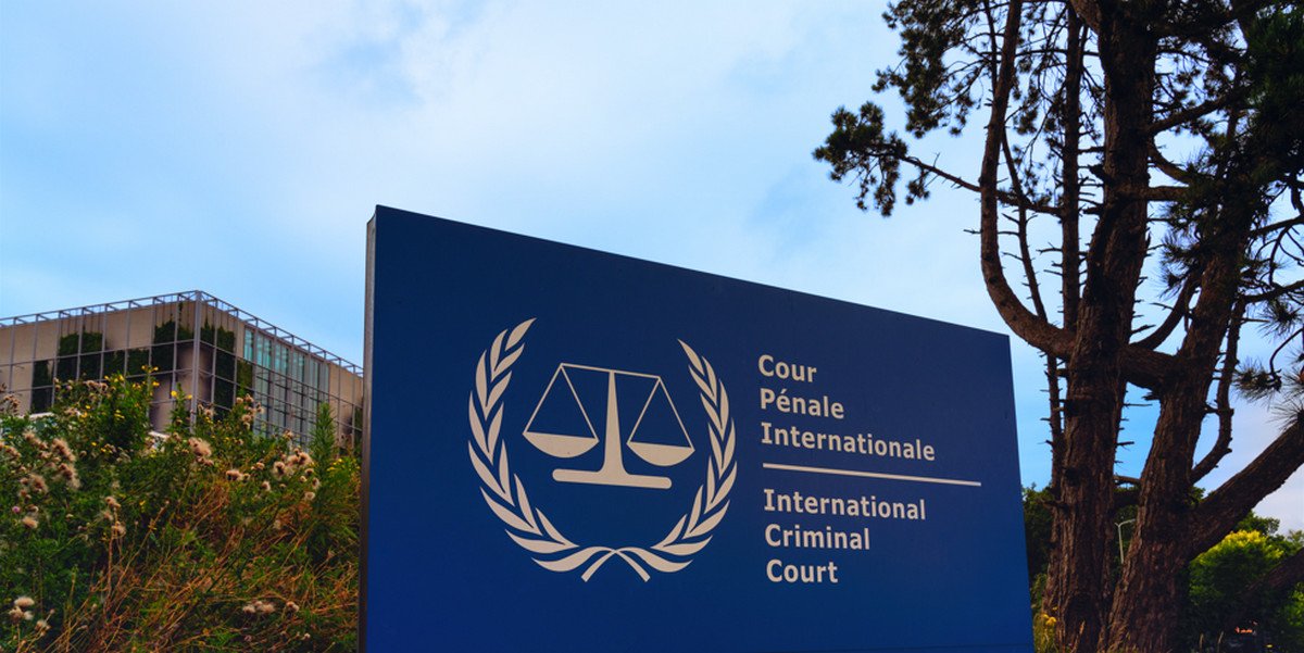 Le procureur Karim Khan suspendu de la CPI après des accusations d’agression sexuelle. Découvrez les détails de cette affaire.