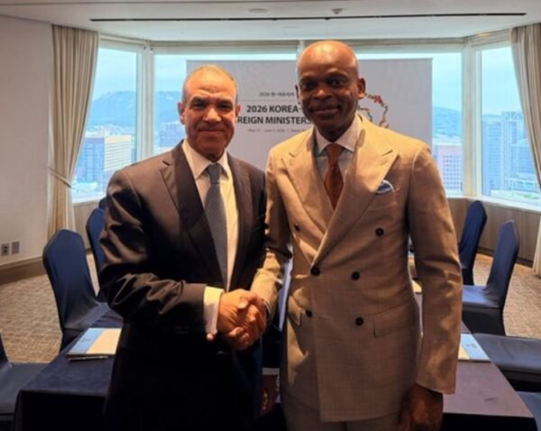Corée-Afrique : Robert Dussey et son homologue égyptien discutent de la coopération entre Lomé et Le Caire lors d'une réunion.