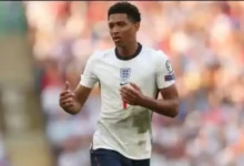 Revivez la tension entre Jude Bellingham et Carlos Queiroz lors du match nul Angleterre-Ghana à la Coupe du monde 2026.