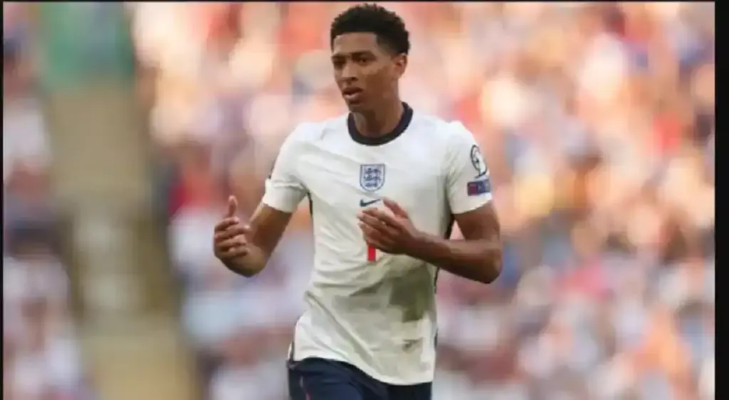 Revivez la tension entre Jude Bellingham et Carlos Queiroz lors du match nul Angleterre-Ghana à la Coupe du monde 2026.