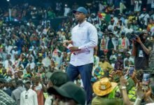 Ousmane Sonko réaffirme sa loyauté envers ses militants de PASTEF à la Dakar Arena lors d'un discours engageant.