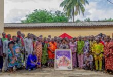 L’émotion grandit à Notsè suite au décès de Togbui Agokoli IV. L’inhumation est prévue ce samedi. Découvrez les détails.