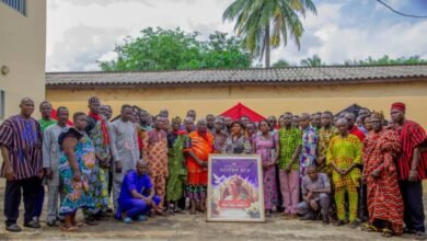 L’émotion grandit à Notsè suite au décès de Togbui Agokoli IV. L’inhumation est prévue ce samedi. Découvrez les détails.