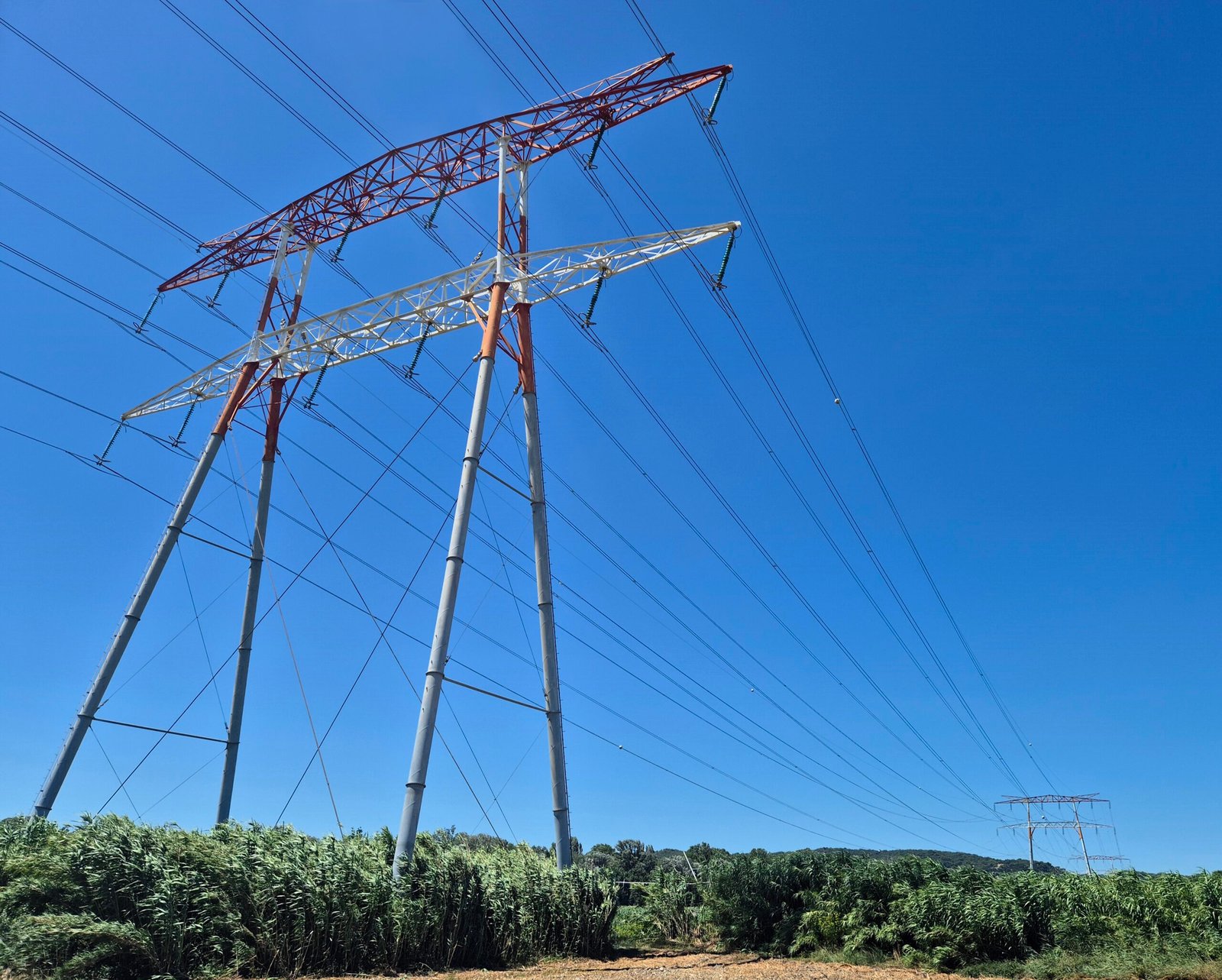 Le gouvernement ordonne la libération des emprises des lignes électriques haute tension pour protéger la population à Togo.