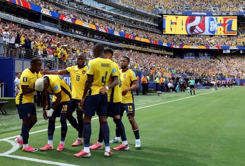 L'Équateur crée la surprise au Mondial 2026 en battant l'Allemagne (2-1) et se qualifie pour les seizièmes de finale.