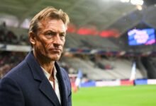 La Tunisie limoge Sabri Lamouchi après la défaite contre la Suède. Découvrez le nouveau coach, Hervé Renard, pour le Mondial 2026.