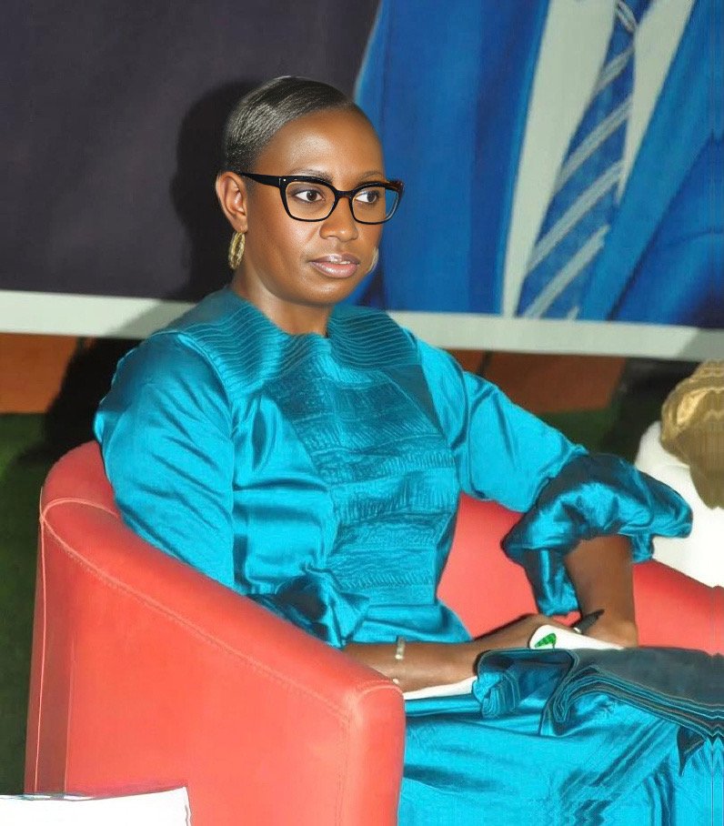 Djireye Clotilde Coly prend les rênes de la Jeunesse et des Sports au Sénégal, un rôle clé avant les Jeux olympiques de la Jeunesse.