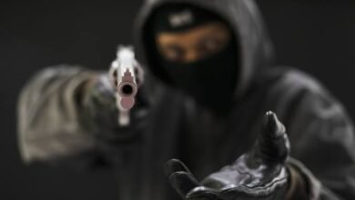 Lomé : un braquage à main armée a conduit à deux blessés graves à Adoboukomé. Découvrez les détails de cet incident.