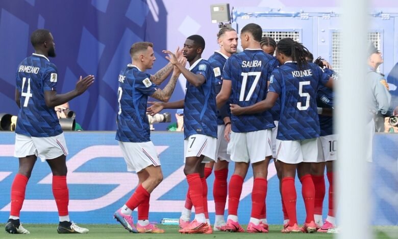 La France remporte la Coupe du monde 2026 en battant la Suède 3-0 et se qualifie pour les huitièmes de finale.