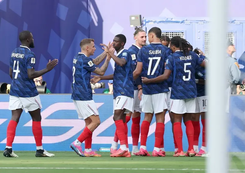 La France remporte la Coupe du monde 2026 en battant la Suède 3-0 et se qualifie pour les huitièmes de finale.