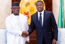 Faure Gnassingbé et Julius Maada Bio discutent de la coopération régionale et de la sécurité en Afrique de l’Ouest à Lomé.