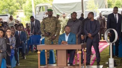 Revivez la ferveur d'Evala 2026 à Kouméa, Lama et Djamdè avec la présence du Chef de l'État et des lutteurs passionnés.