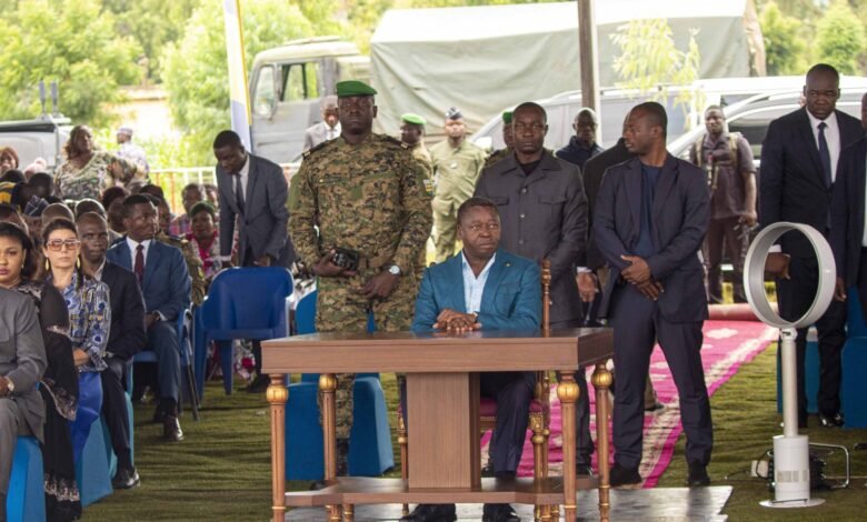 Revivez la ferveur d'Evala 2026 à Kouméa, Lama et Djamdè avec la présence du Chef de l'État et des lutteurs passionnés.