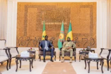 Mali-Sénégal : Assimi Goïta et Diomaye Faye s'engagent à lutter ensemble contre le terrorisme et à dynamiser les échanges économiques.