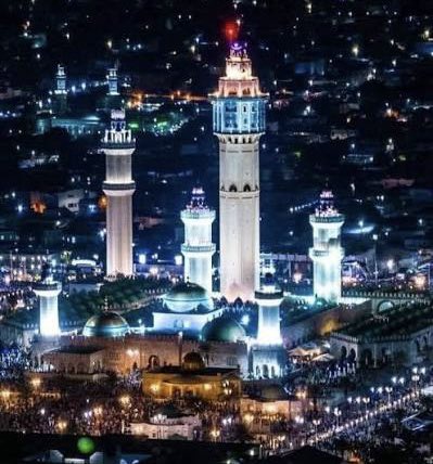 Explore le discours du Khalife à Touba sur le pouvoir entre « Fëtël » et « Nguurma » dans la gouvernance moderne.
