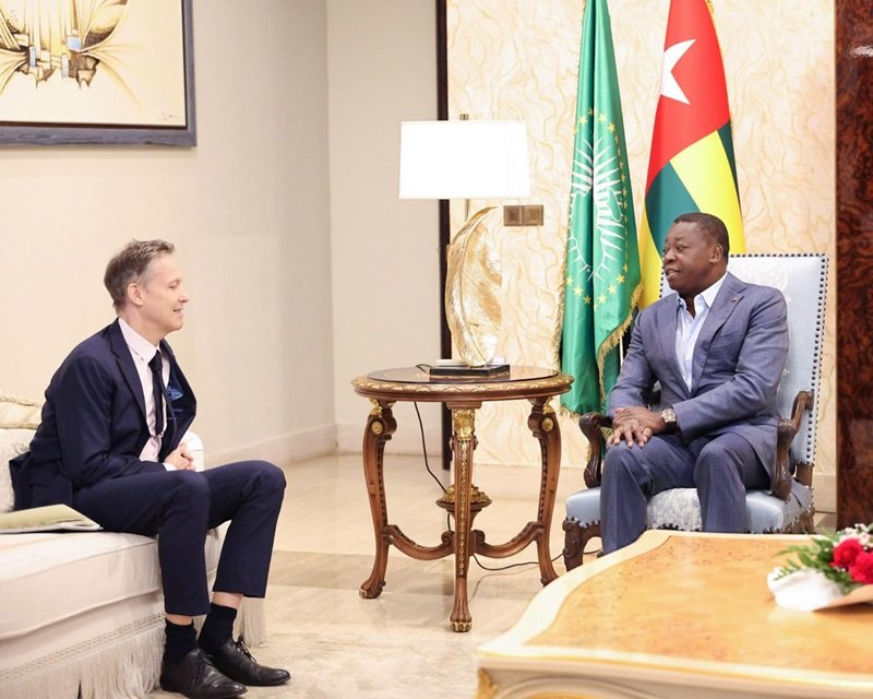 Faure Gnassingbé échange avec l’ambassadeur de l’UE sur la coopération réussie et les investissements au Togo.
