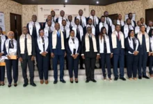 Trois experts togolais prominent dans la 48ᵉ promotion du COFEB, félicités lors de la cérémonie de la BCEAO à Dakar.