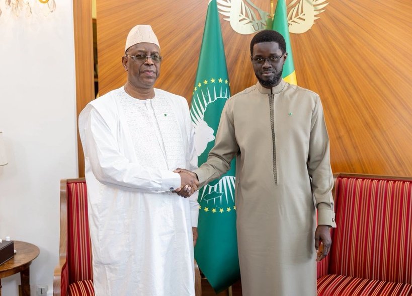 Le président Bassirou Diomaye Faye reçoit Macky Sall au Palais de la République pour discuter de la candidature à l'ONU.
