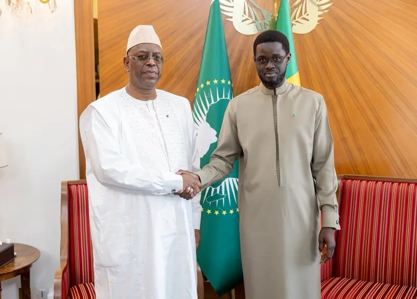 Le président Bassirou Diomaye Faye reçoit Macky Sall au Palais de la République pour discuter de la candidature à l'ONU.