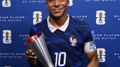 Kylian Mbappé réagit aux propos racistes d'une sénatrice paraguayenne, la qualifiant de femme méprisable et indigne.