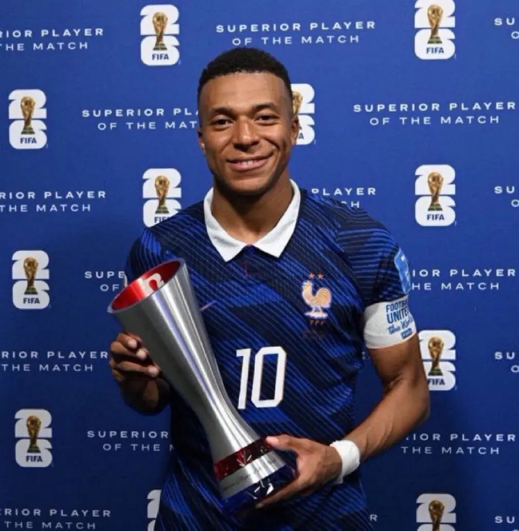 Kylian Mbappé réagit aux propos racistes d'une sénatrice paraguayenne, la qualifiant de femme méprisable et indigne.