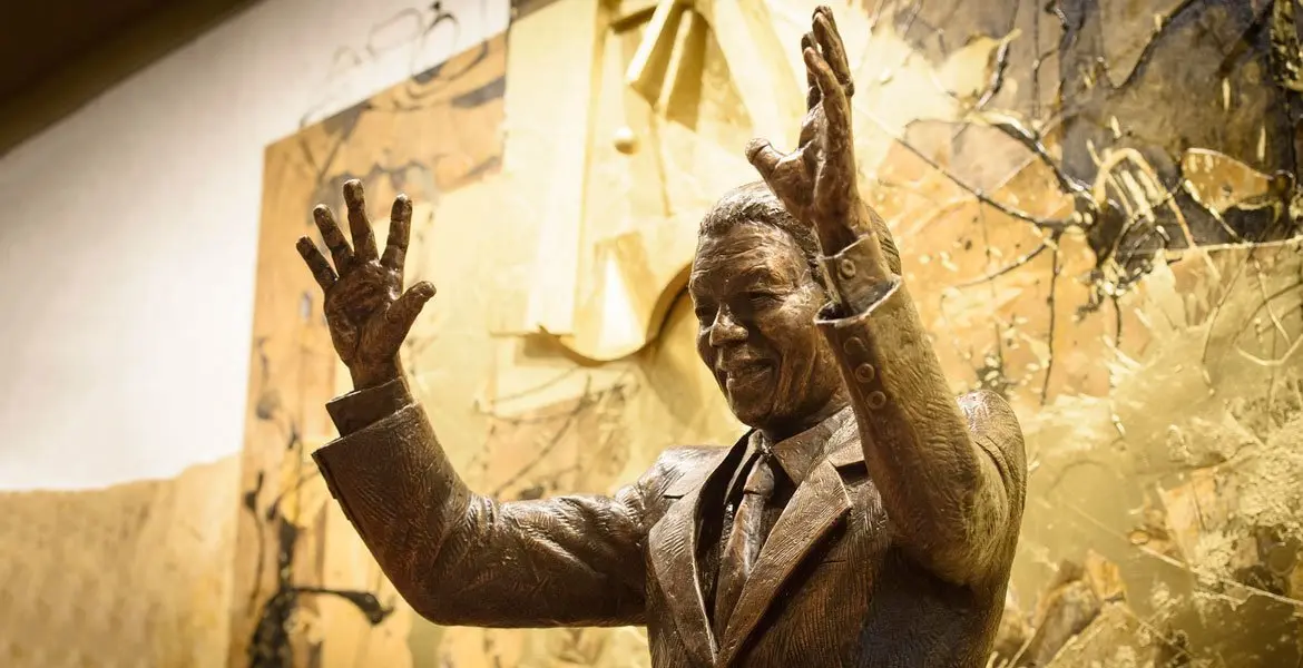 Célébrez la Journée internationale Nelson Mandela avec l'ONU qui dénonce la hausse des dépenses militaires et appelle à l'égalité.