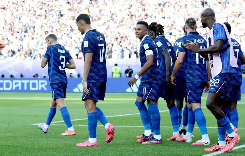 Découvrez comment la France a battu le Paraguay grâce à un penalty de Kylian Mbappé pour rejoindre le Maroc en quarts de finale.
