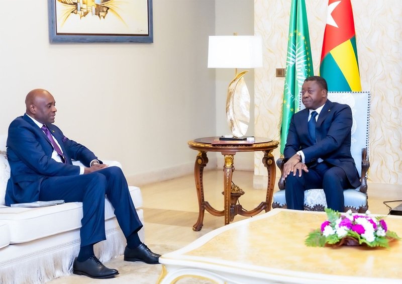 Découvrez comment Le Togo et le Congo se consultent à Lomé sur les enjeux de paix en Afrique et leur rôle central.