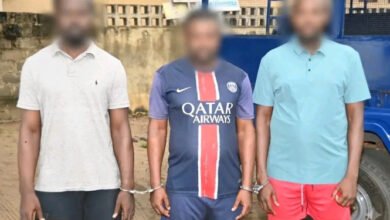 La gendarmerie togolaise a arrêté trois suspects après le vol de 62 millions FCFA à Kpogan. Détails à découvrir ici.