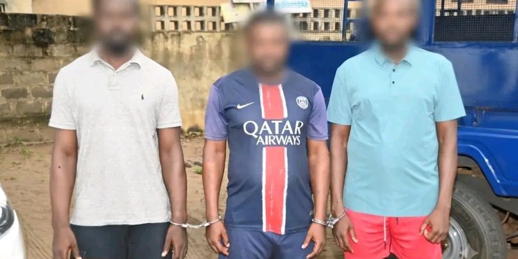 La gendarmerie togolaise a arrêté trois suspects après le vol de 62 millions FCFA à Kpogan. Détails à découvrir ici.