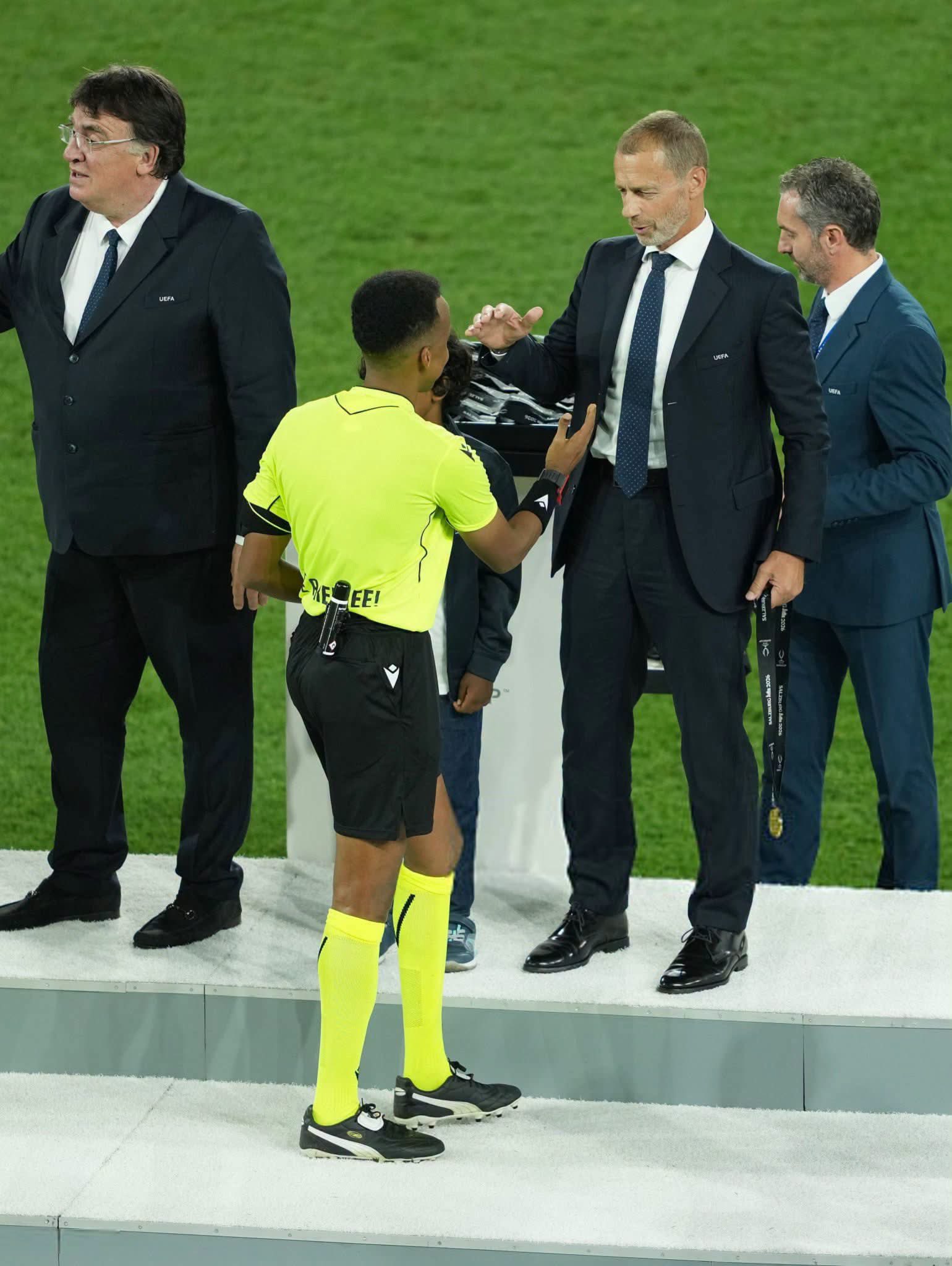 Le Somalien Omar Artan se prépare à rejoindre l'Europe après avoir été reconnu par l'UEFA comme arbitre de l'année.