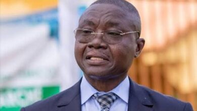 Le Colonel Hodabalo Awaté, un pilier de la gouvernance locale au Togo, incarne fermeté et proximité avec les citoyens.