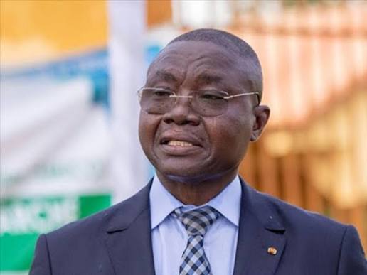 Le Colonel Hodabalo Awaté, un pilier de la gouvernance locale au Togo, incarne fermeté et proximité avec les citoyens.