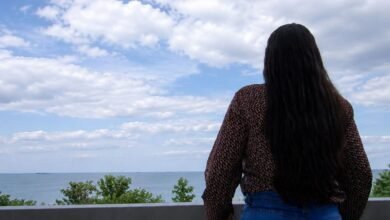 Découvrez comment une Vénézuélienne a échappé à un réseau de traite après une fausse offre d'emploi sur Facebook.