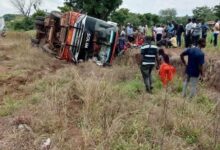 Un grave accident impliquant un bus SOLIM a eu lieu sur la RN1 à Nyamassila. Découvrez les détails de cet incident tragique.