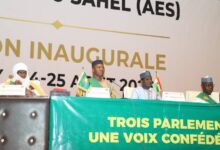 Découvrez comment l'AES franchit un cap décisif avec l'installation de son Parlement à Niamey, un moment historique.