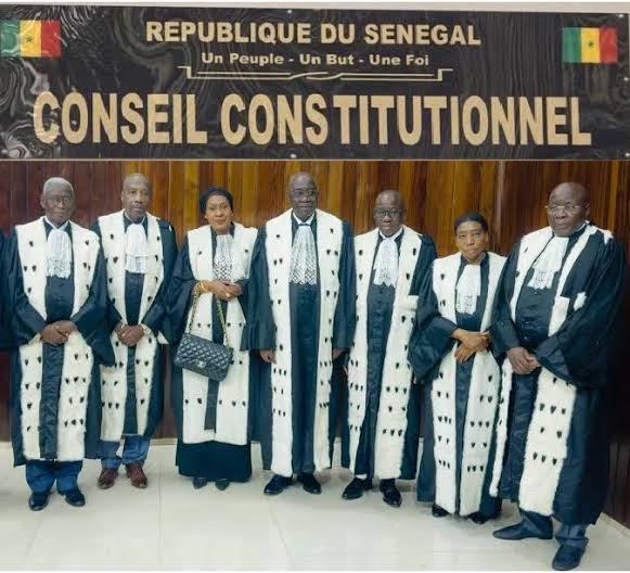 Le Gouvernement saisit le Conseil constitutionnel sur le régime des crédits spéciaux face à l'Assemblée nationale.