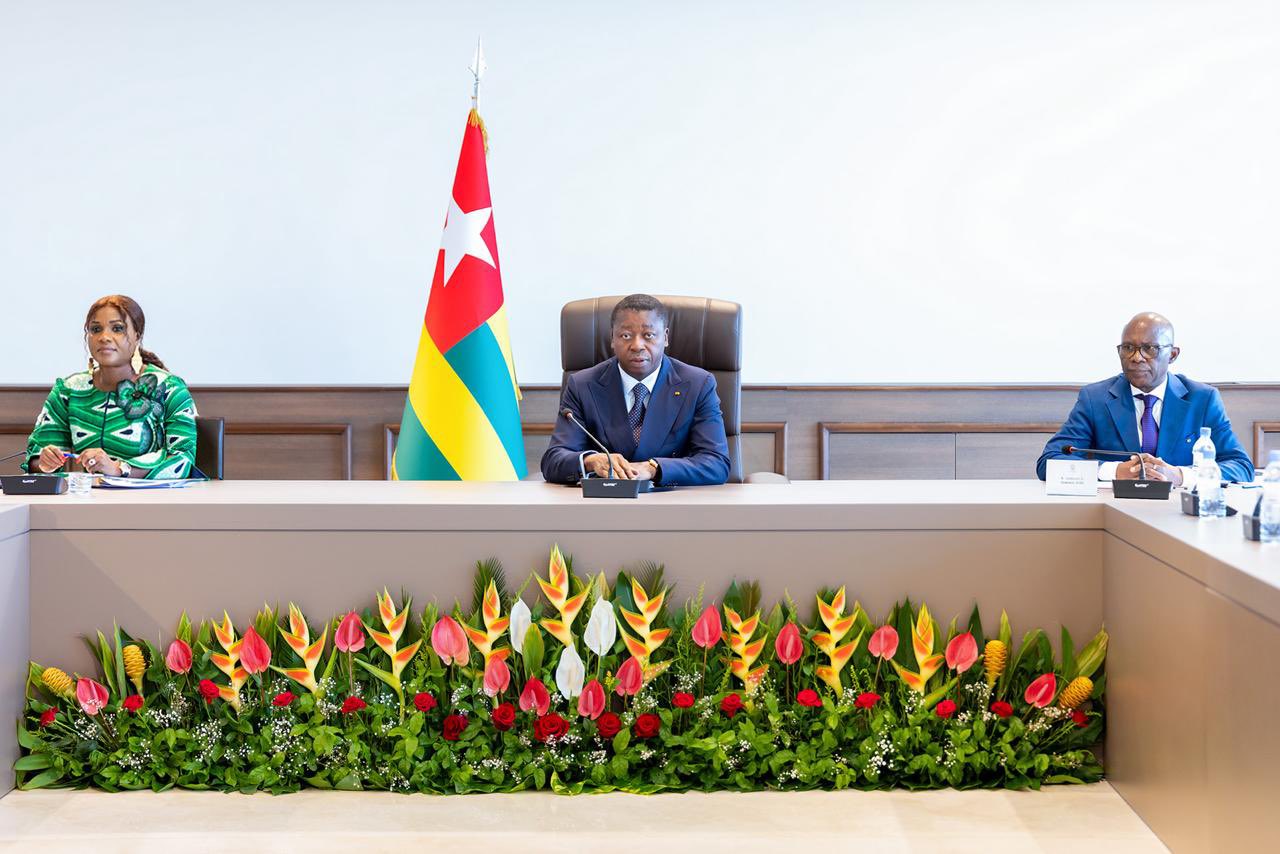 Découvrez le compte rendu du conseil des ministres du 26 août 2026 au Togo, avec des décisions importantes sur le code forestier.