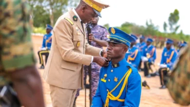 Découvrez la passation de flambeau au sein des Forces armées togolaises entre la 29ᵉ promotion ‘5 Février’ et la promotion ‘Résilience’.