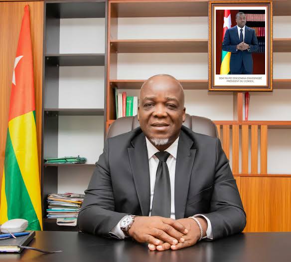 Pacôme Adjourouvi et la sécurité juridique : une stratégie clé pour rassurer les citoyens et dynamiser l'économie togolaise.