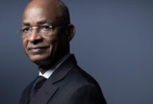 Cellou Dalein Diallo dénonce la révocation de son passeport et son blocage à Abidjan avant un vol vers New York.