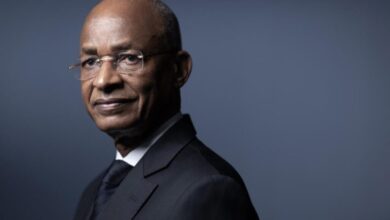 Cellou Dalein Diallo dénonce la révocation de son passeport et son blocage à Abidjan avant un vol vers New York.