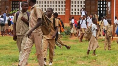 Le Collège d’enseignement technique de Kantè reçoit des matériaux de construction pour moderniser ses infrastructures administratives.