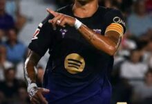 Le FC Barcelone écrase Valence (0-5) et prend la tête du championnat, une démonstration de force impressionnante.