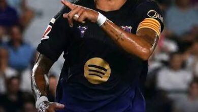 Le FC Barcelone écrase Valence (0-5) et prend la tête du championnat, une démonstration de force impressionnante.