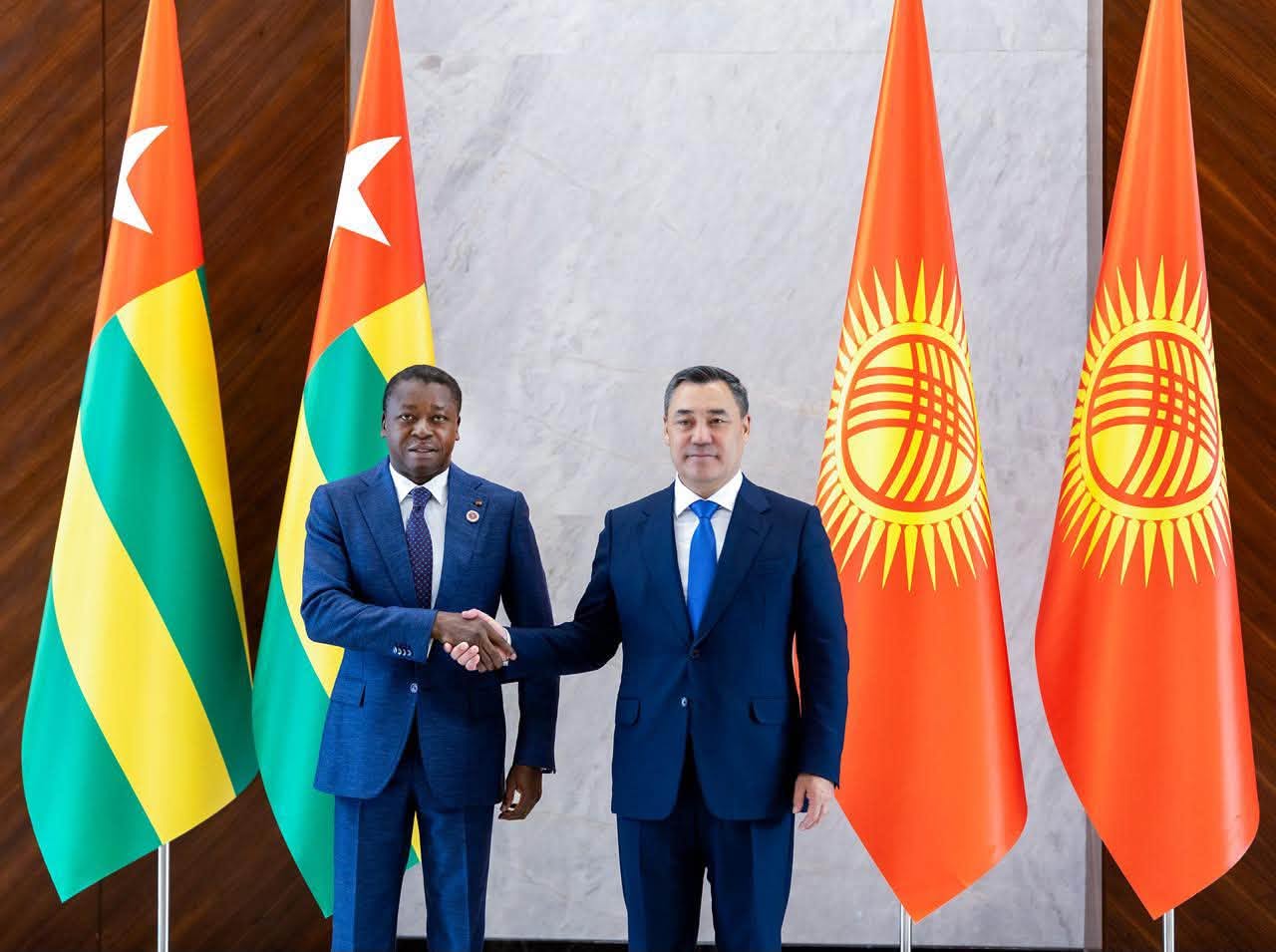 Faure Gnassingbé et Alexandre Loukachenko discutent des opportunités d’investissement pour renforcer le partenariat entre Togo et Biélorussie.