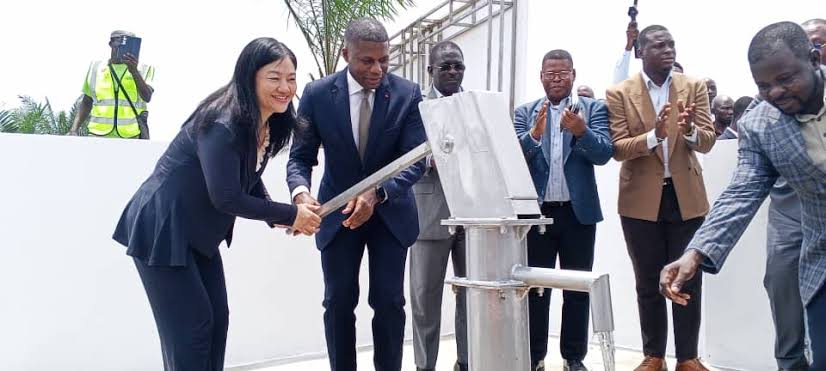 Découvrez Togo-Chine : 305 forages inaugurés par le ministre Séna Alipui pour améliorer l'accès à l'eau potable.