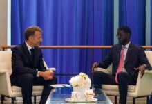 Bassirou Diomaye Faye et Emmanuel Macron discutent des enjeux internationaux à New York, notamment la succession à l'ONU.