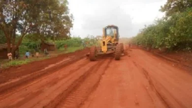 Les travaux de réfection des pistes rurales aux Lacs 3 débutent avec 30 millions de FCFA pour des routes plus sûres et accessibles.