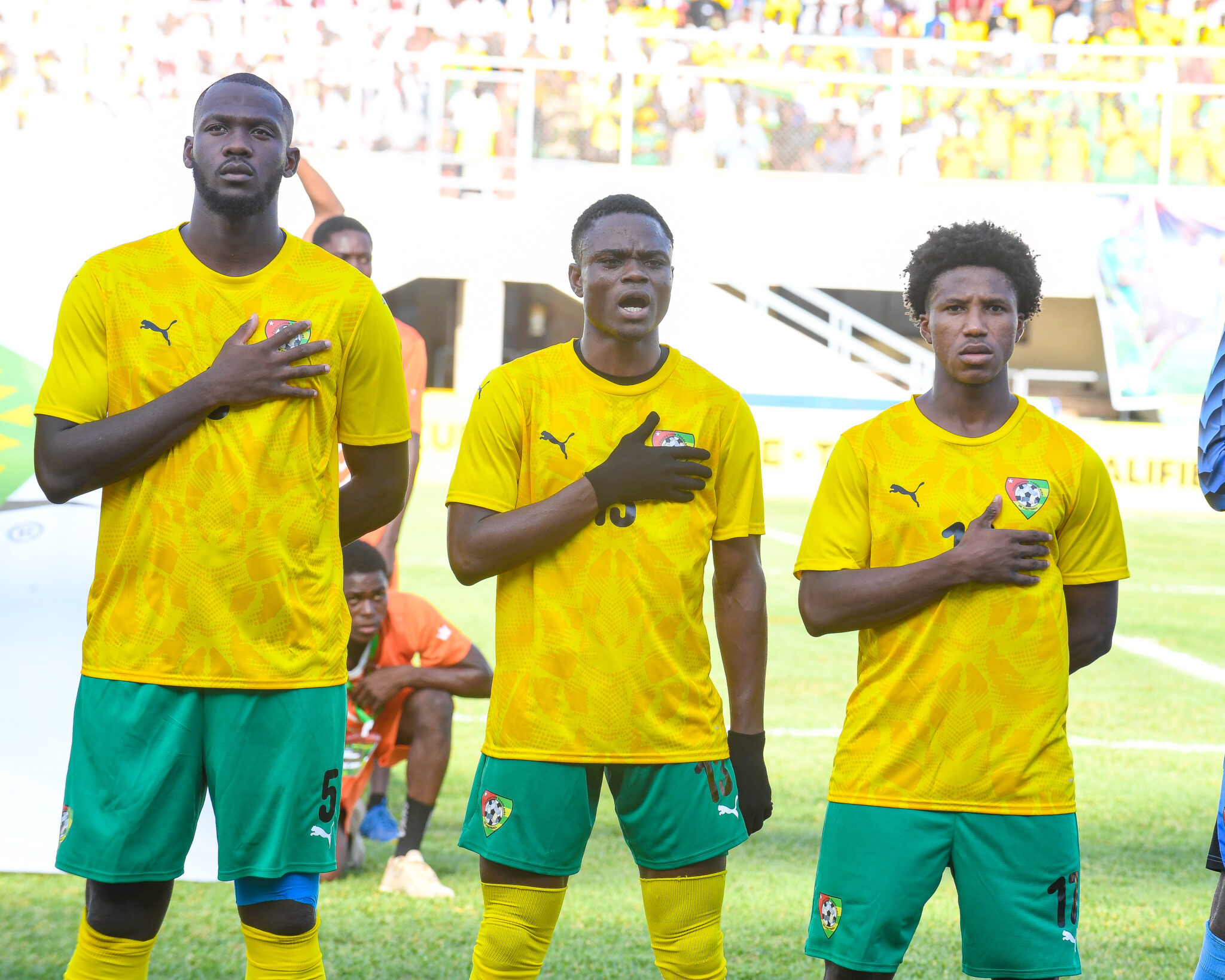 Le Togo s'impose face au Burundi (1-0) lors de la CAN 2027 au stade de K&eacute;gu&eacute;. Un succ&egrave;s applaudi par un public enflamm&eacute;.